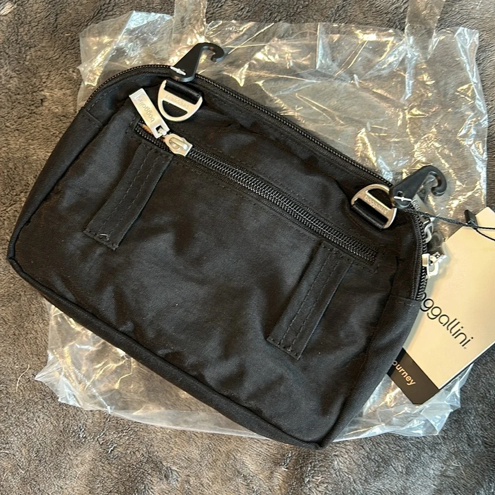 Baggallini Black triple zip bag nwt